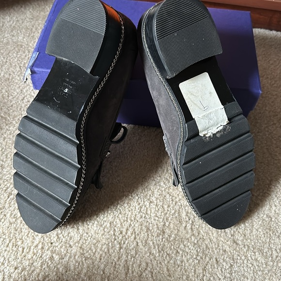 Stuart weitzman loafer - only worn once!! Size 9.0 - Picture 5 of 7
